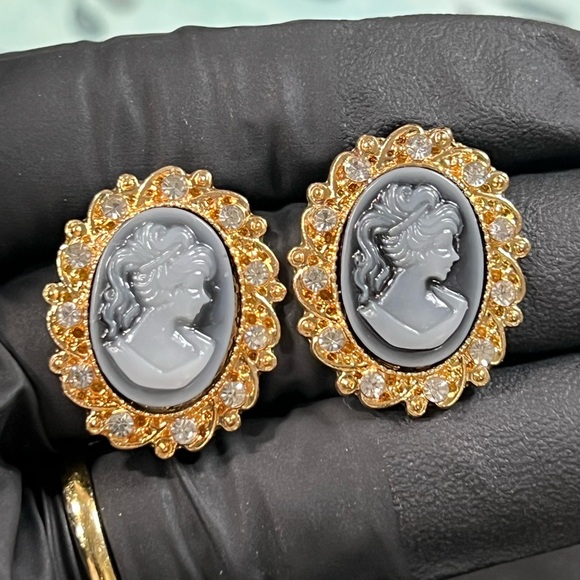 Jewelry - Costume Cameo Carved Earrings/rhinestones As is No Returns